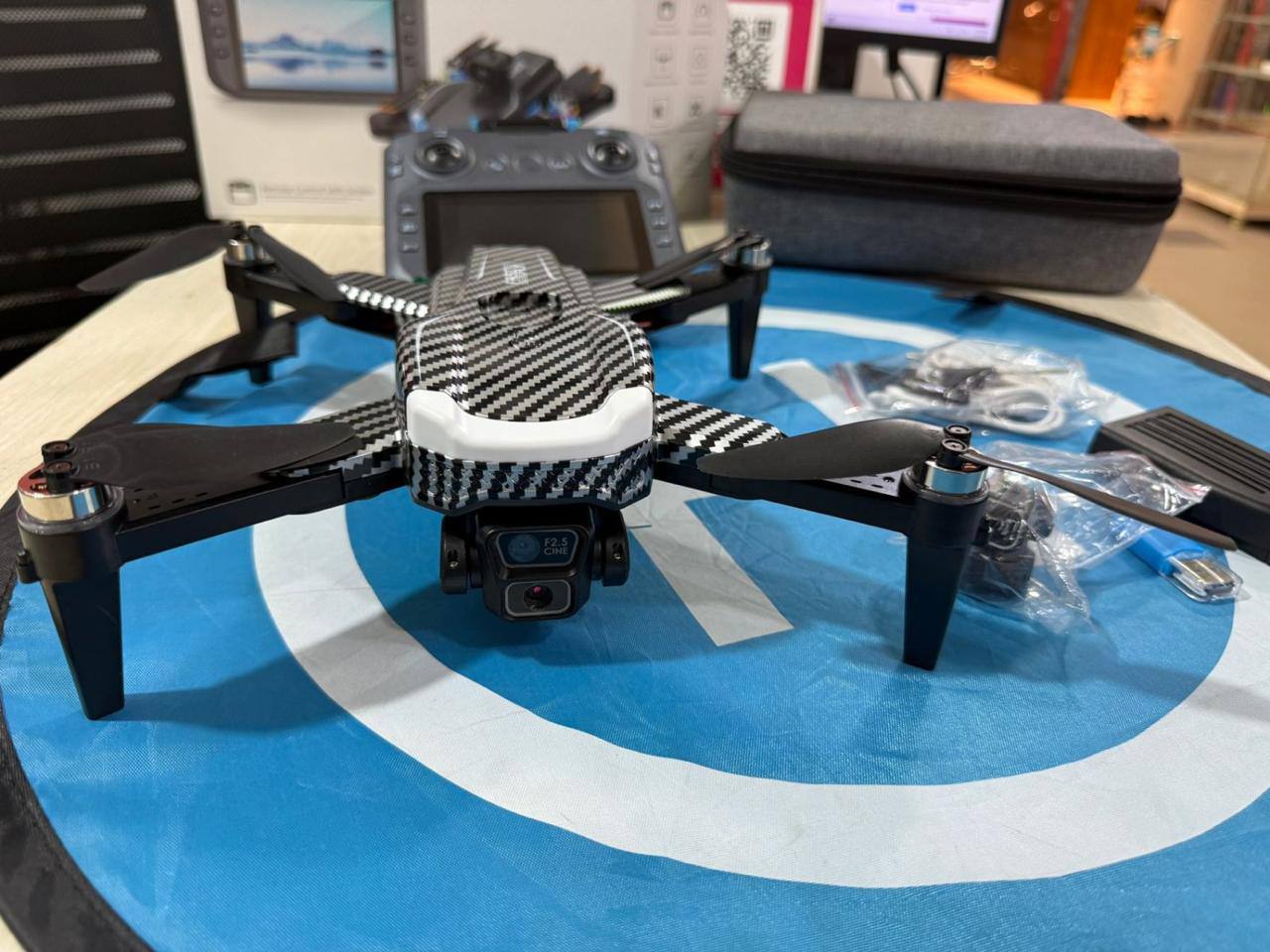 Dron J19P/Nuevo dron aéreo inteligente con pantalla Smart Remorte con pantalla de 9 pulgadas.